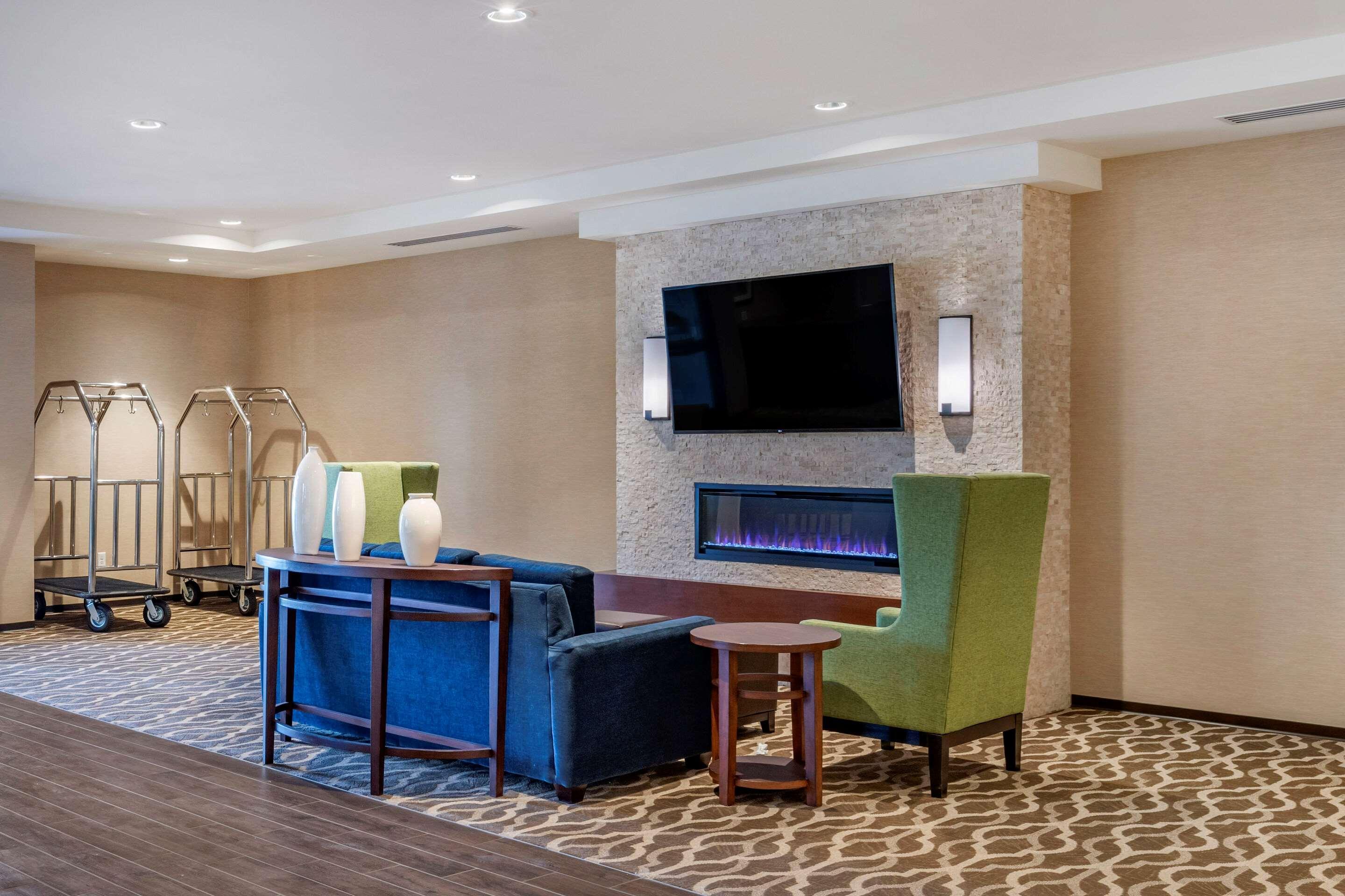 Comfort & Hotel Clarkston