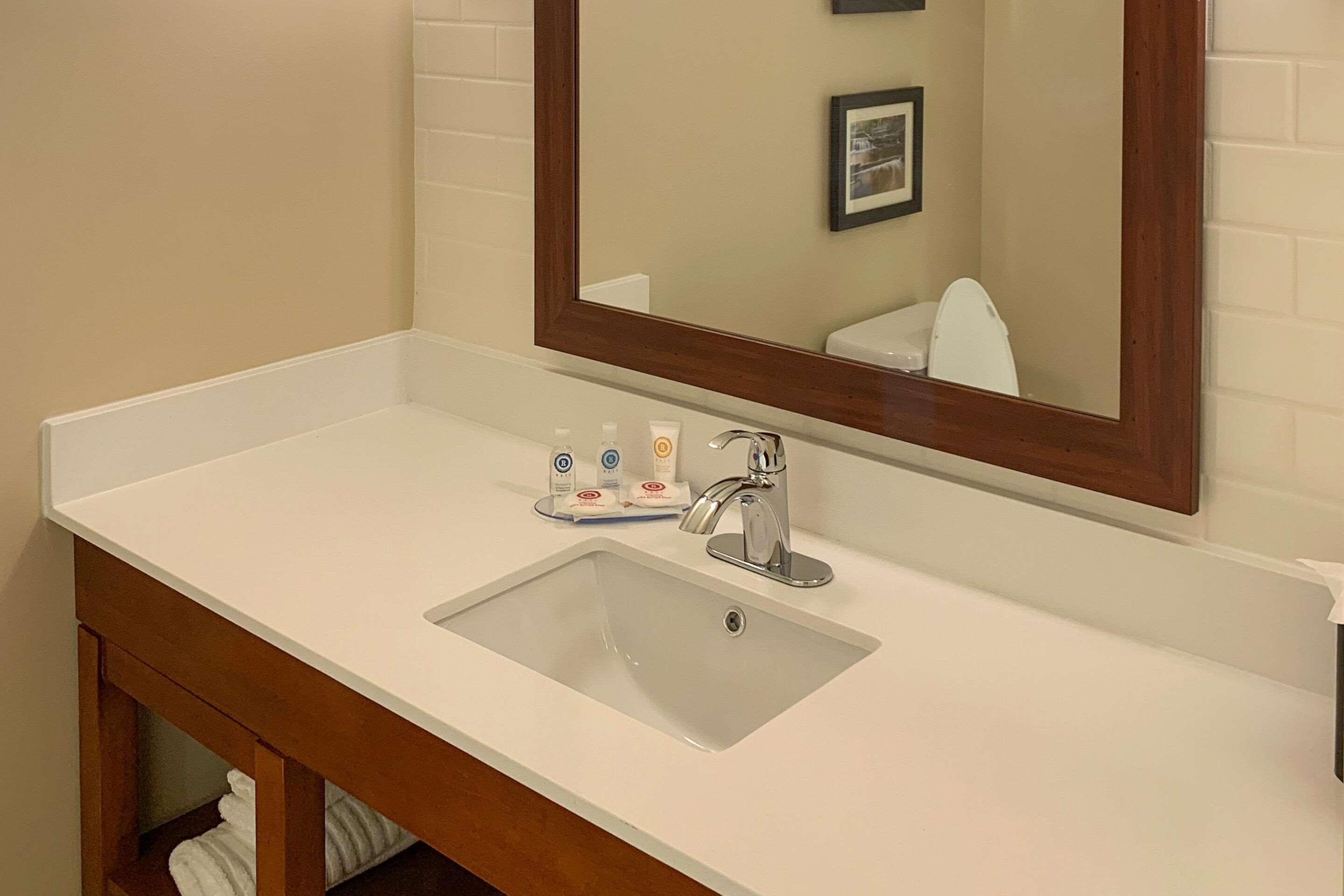 Hotel Comfort & Clarkston