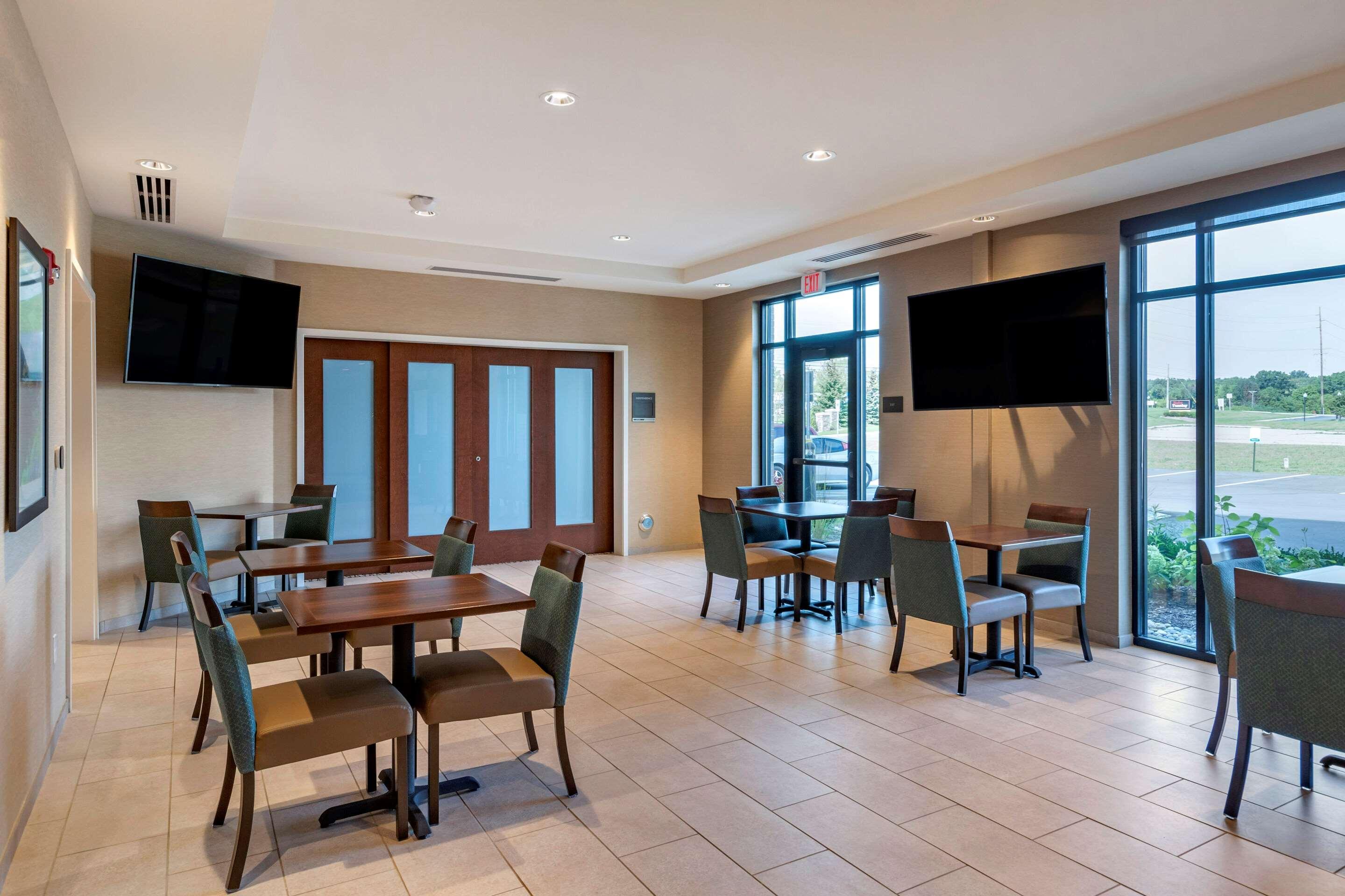 Comfort & Hotel Clarkston